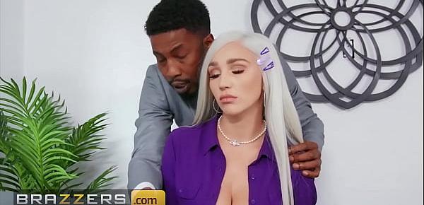  (Kendra Sunderland) Gets A Foot Massage A Big Black Cock By Her Colleague (Isiah Maxwell) - Brazzers